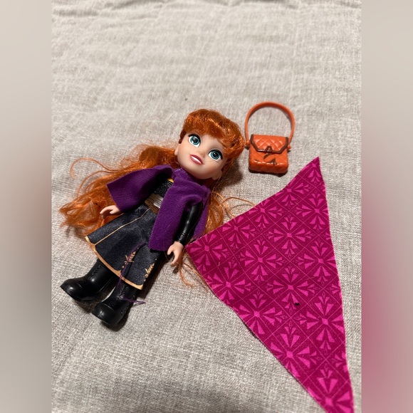 Disney Frozen II Petite Epic Journey Gift Set Anna, Elsa, Sven, Kristoff & Olaf - Picture 12 of 12